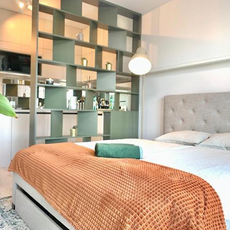 Luxury, Bright Studio With Parking And Balcony In Bratislava Center エクステリア 写真