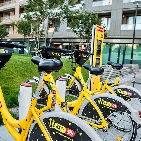 Luxury, Bright Studio With Parking And Balcony In Bratislava Center エクステリア 写真
