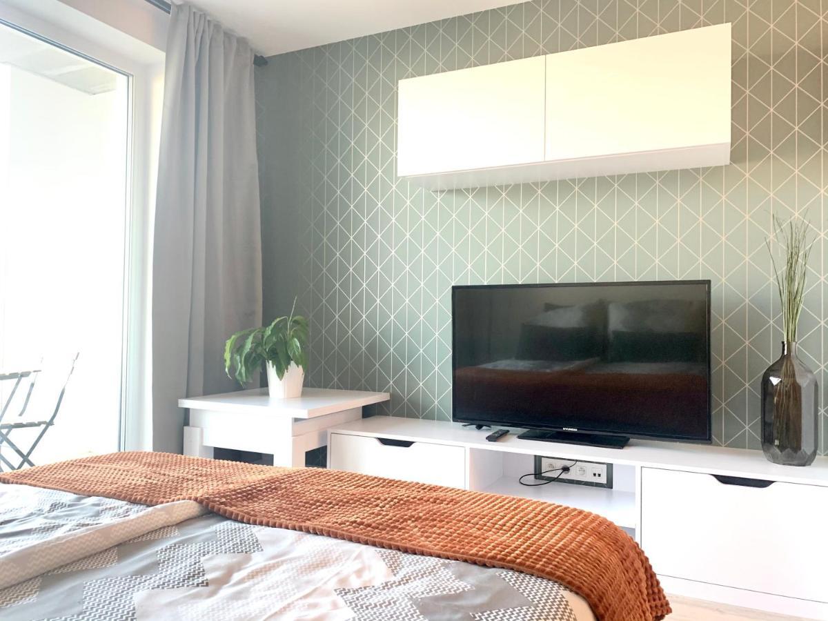 Luxury, Bright Studio With Parking And Balcony In Bratislava Center エクステリア 写真