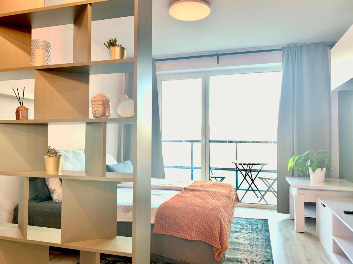 Luxury, Bright Studio With Parking And Balcony In Bratislava Center エクステリア 写真